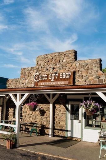 Exterior 2, Chico Hot Springs Resort & Day Spa, Park