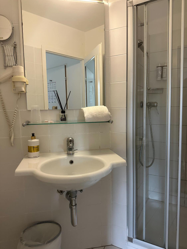 Bathroom 2, Nydeck, Bern
