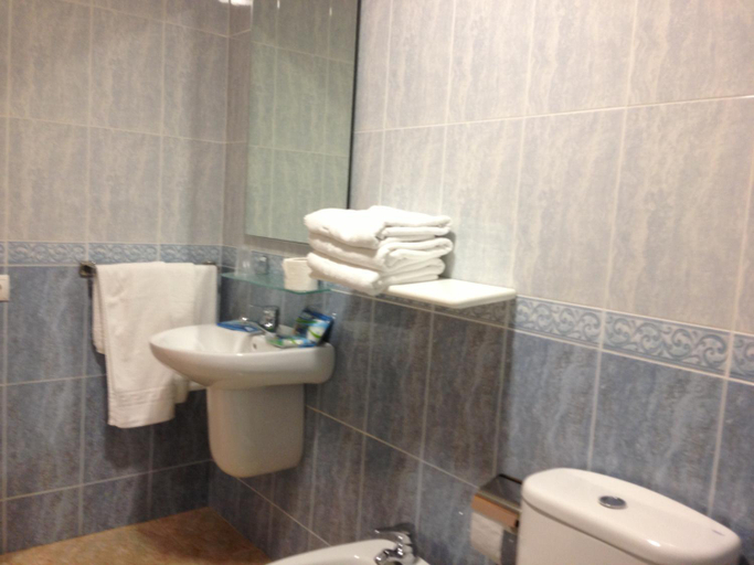 Bathroom 3, Hotel Mediterrani Blau, Tarragona