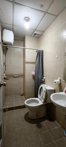 Bathroom 4, Spacious & Cozy 27FL - 2BR Apartment West Jakarta, Jakarta Barat
