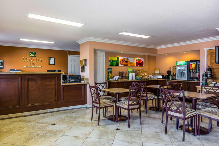Food & Drinks 5, Quality Inn Lake Elsinore I-15, Riverside