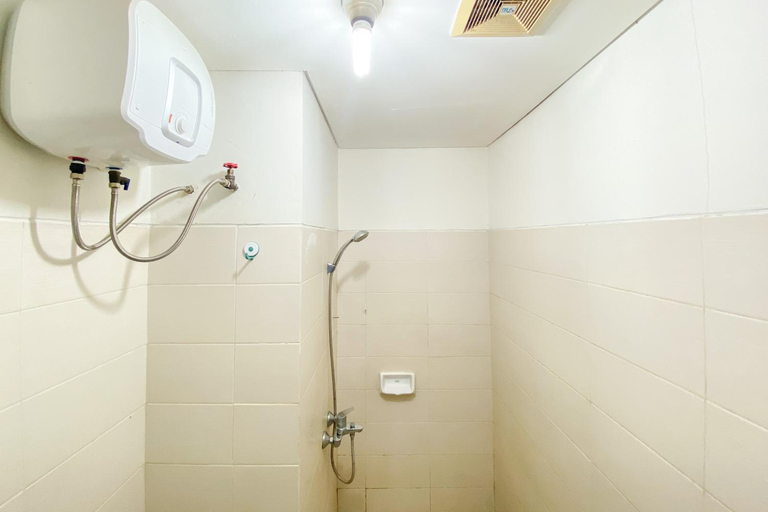 Bathroom 3, Luxury 2BR at Woodland Park Residence By Travelio, Jakarta Selatan
