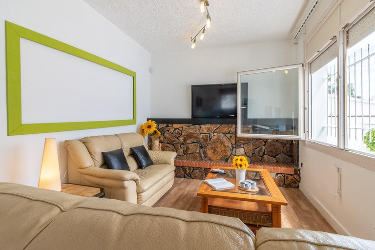 Others 5, Villa con piscina privada, wifi, sat, cerca playa, Girona