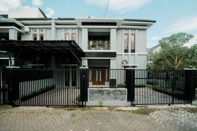 Others 1, Padma Amita Ambarrukmo, Sleman