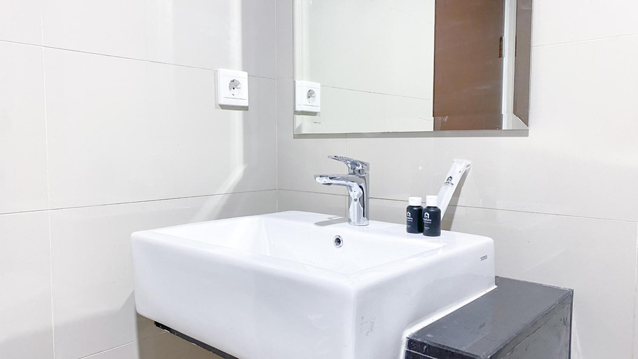 Others 2, Elegant 2BR The Kensington Royal Suites ByTravelio, Jakarta Utara