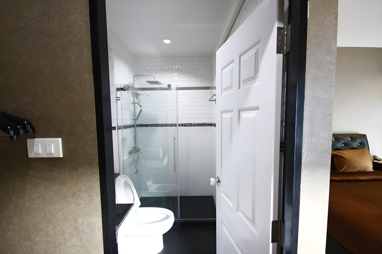 Bathroom 3, SiriNiran Resort, Sattahip