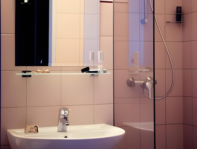 Bathroom 4, Hotel Slask, Środa Śląska