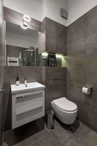 Bathroom 2, Discover Krakow Apartments - Lubicz St - Loft - Next to Main Station, AC, Kraków City