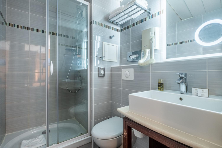 Bathroom 4, Hotel Saint Honore, Paris