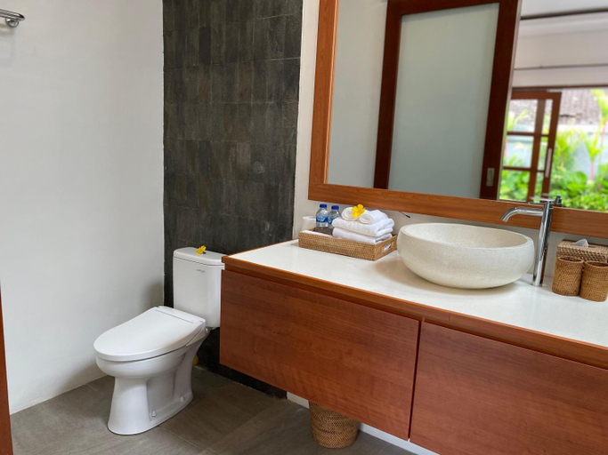 Bathroom 1, Kubera Villa Kemenuh by Prasi, Gianyar