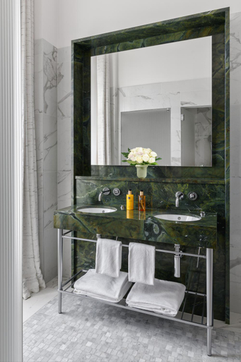 Bathroom 3, Hotel Metropole, Genève