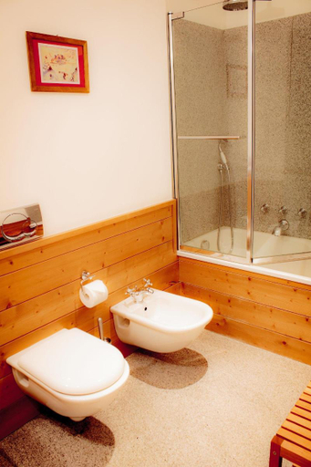 Bathroom 4, Maloja Palace Apartments, Maloja
