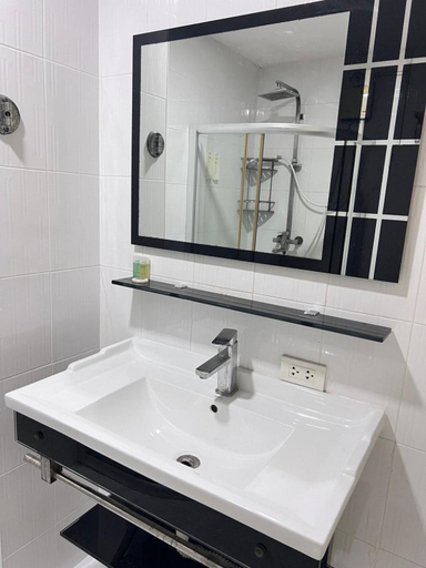 Bathroom 4, The Freelancer Hotel, Pattaya