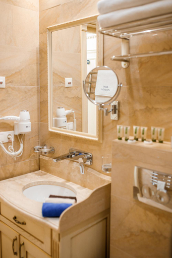Bathroom 4, Chevalier Hotel & Spa, Nadvirnians'kyi