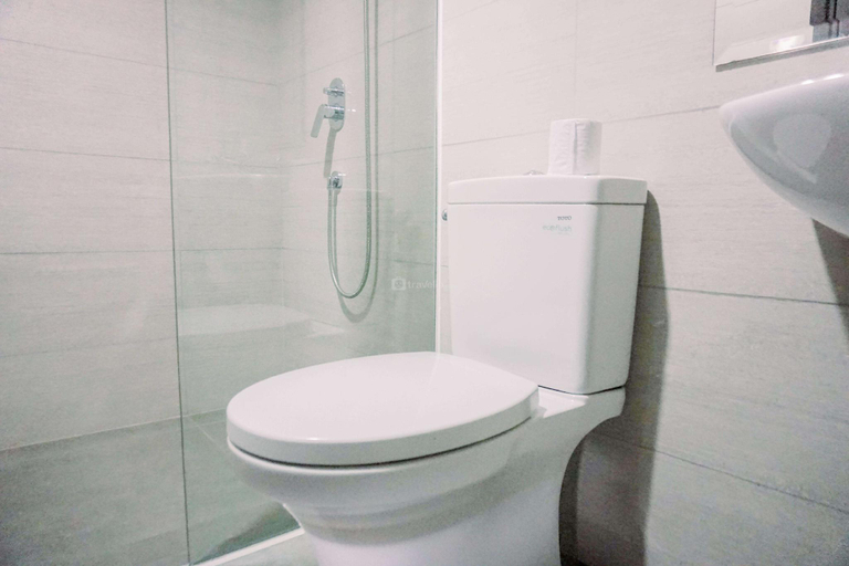 Bathroom 3, Wonderful 2BR Ciputra International By Travelio, West Jakarta