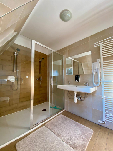 Shower 2, Severka, Karlovy Vary