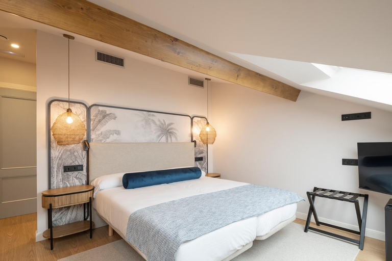 Bedroom 2, Os Cantis, A Coruña