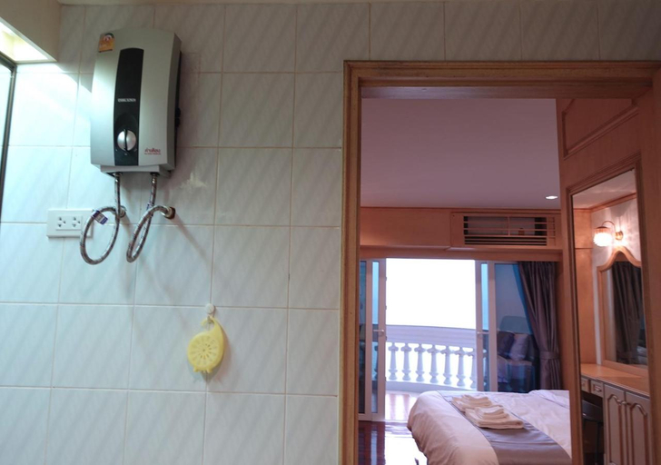 5, Spacious 3BR 15m Balcony Seaview 1 Minute TO BEACH, Pattaya