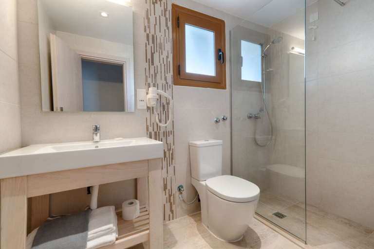 Bathroom 4, Louvre Hotel, Ionian Islands