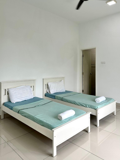 Bedroom 3, Hom Villa 5rm 12-22px Wifi/Netflix/BBQ/SteamBoat, Kota Tinggi
