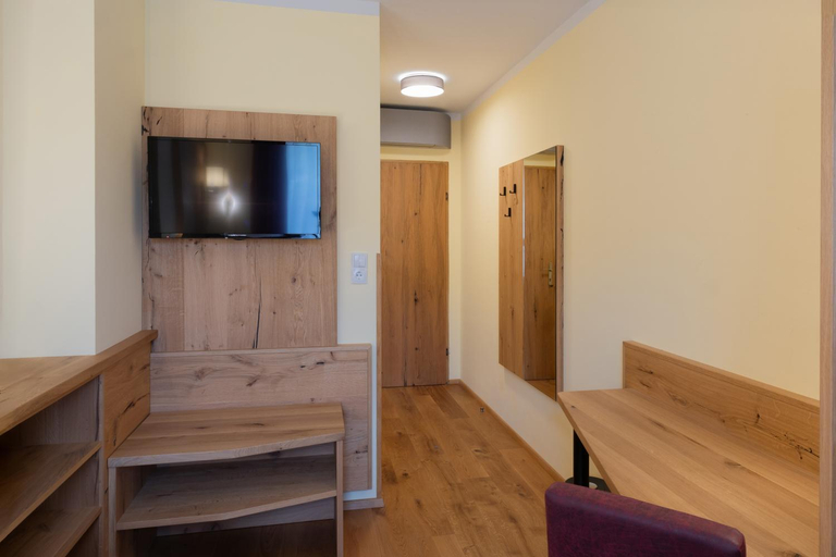 Bedroom 2, Hotel Karnten, Klagenfurt Land