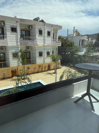 Others 5, Afrimi Hotel, Sarandës