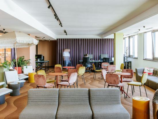 Others 5, WN LAB Hotel, Stolichna