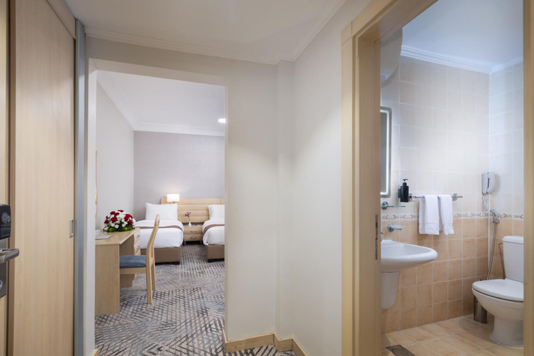 Bathroom 4, Emaar Al Noor, Makkah