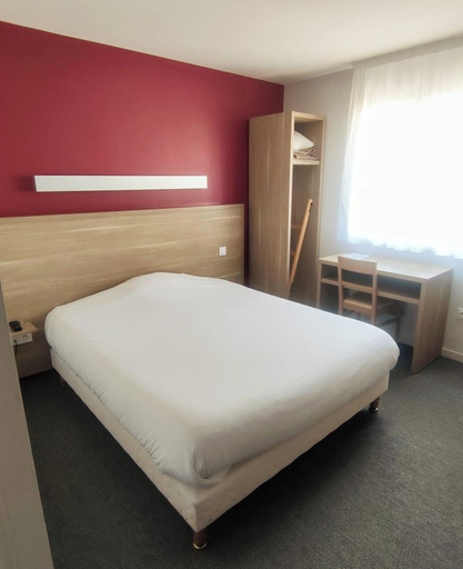 Bedroom 3, Fasthotel Laval, Mayenne