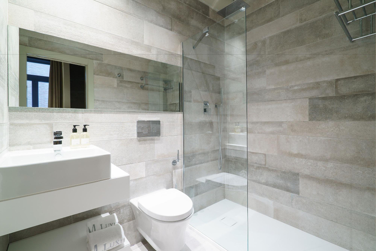 Bathroom 4, The Valentia Cabillers, Valencia