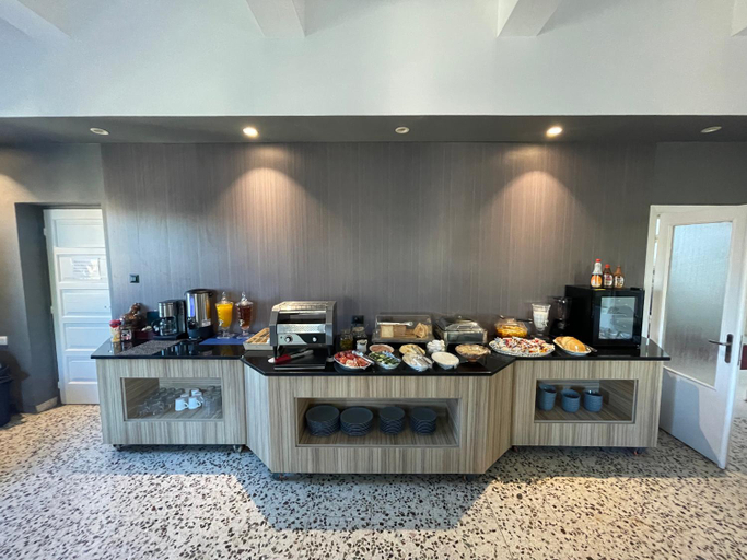 Food & Drinks 3, The Y Hotel, Wadi Essier