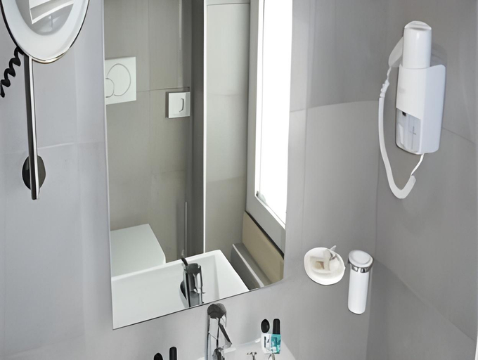 Bathroom 4, Hotel Opera', Verona