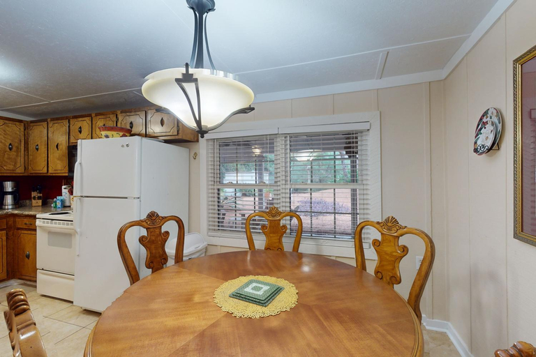 Dining Room 5, Sunshine Cottage, Walton