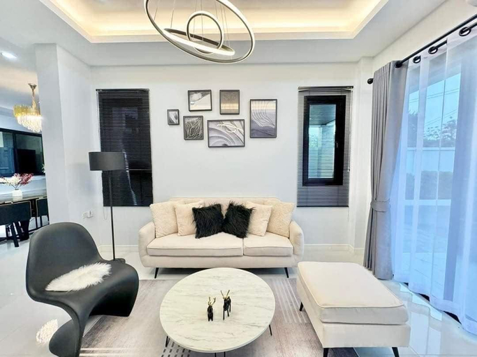 Public Area 3, Mana Pool Villa, Pattaya