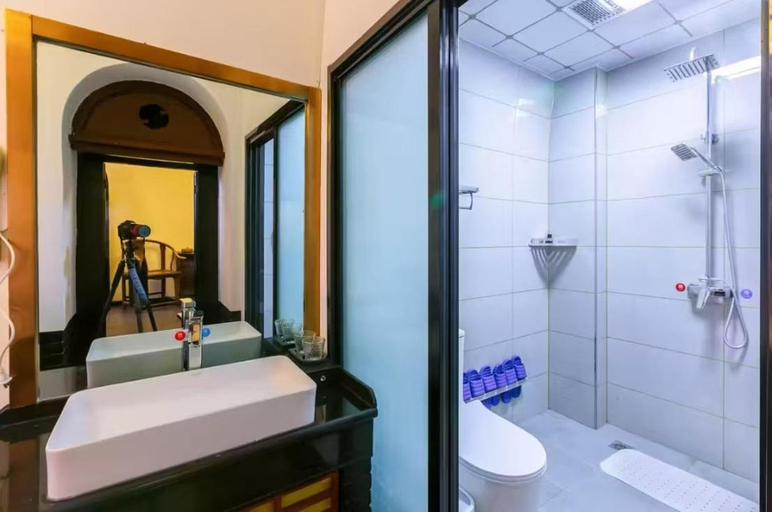 Bathroom 3, Pingyao Cloudy Guest House, Jinzhong