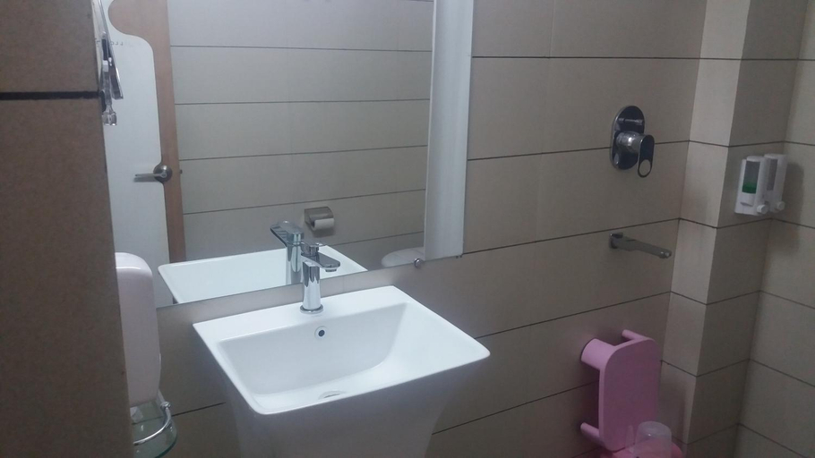 Bathroom 3, Hotel Jagjeet, Darjiling