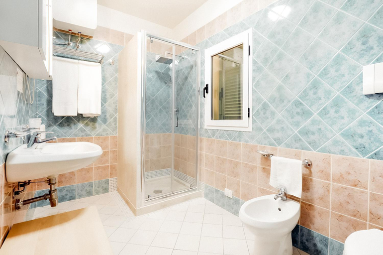 Bathroom 4, Hotiday Golfo Aranci, Olbia-Tempio