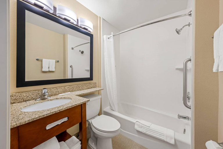 Bathroom 4, Comfort Inn & Suites Salinas City Center Area, Monterey