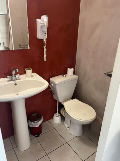 Bathroom 5, Hotel Restaurant le Bellevue, Corse-du-Sud