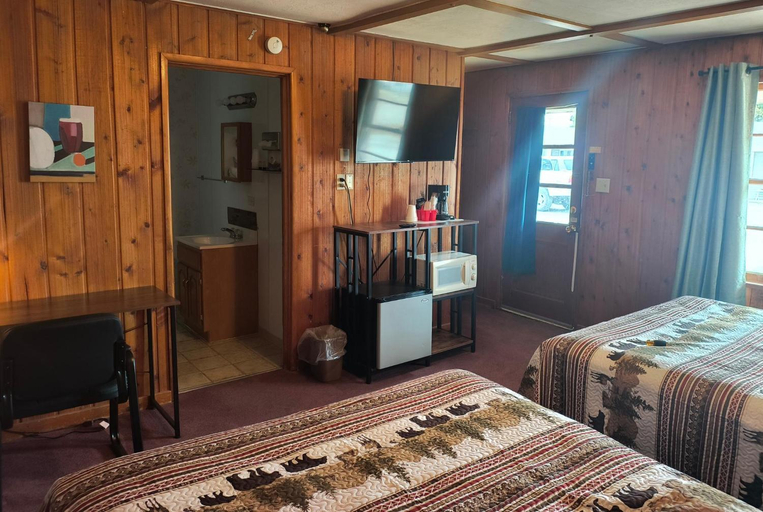 Bedroom 2, Big Sky Motel, Teton