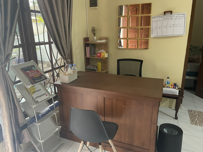 Public Area 2, Zahra Guesthouse Shar'i by QuStay, Sleman
