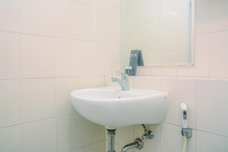 Bathroom 4, Warm 1BR at Signature Park Grande By Travelio, Jakarta Selatan