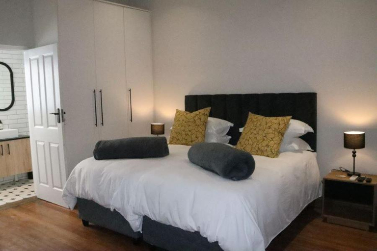Others 1, Villa Des Roses, Cape Winelands