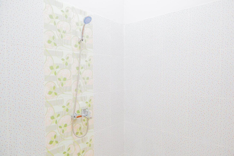 Bathroom 3, Hotel O Axl Residence, North Jakarta