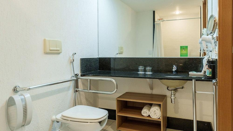 Bathroom 5, Athos Bulcão Hplus Executive, Brasília