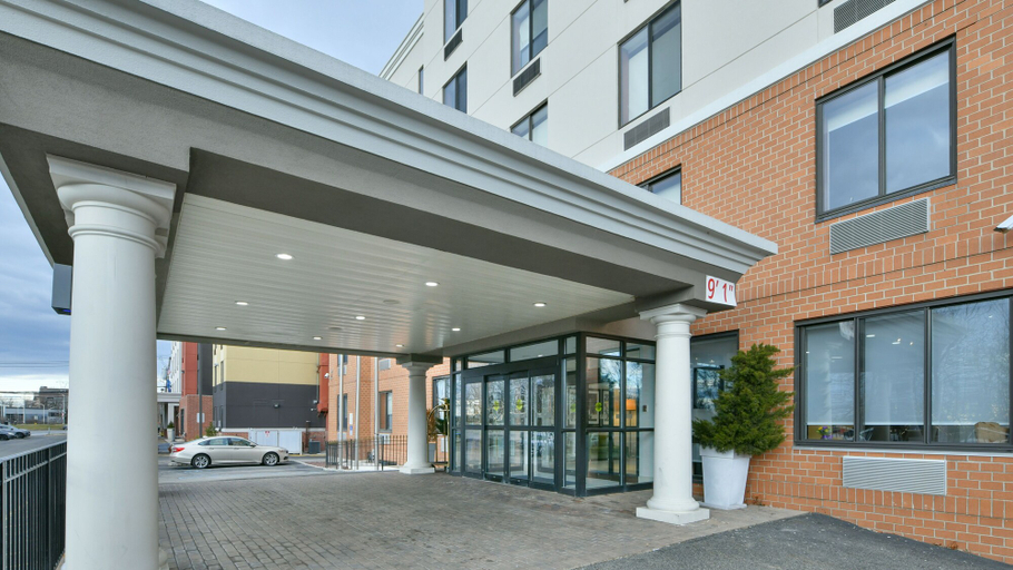Exterior & Views 2, Country Inn & Suites by Radisson, Staten Island, New York