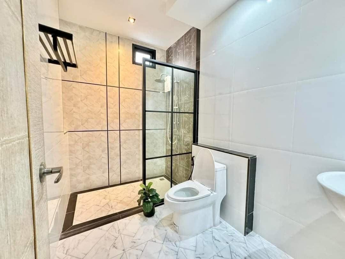 Bathroom 4, Mana Pool Villa, Pattaya