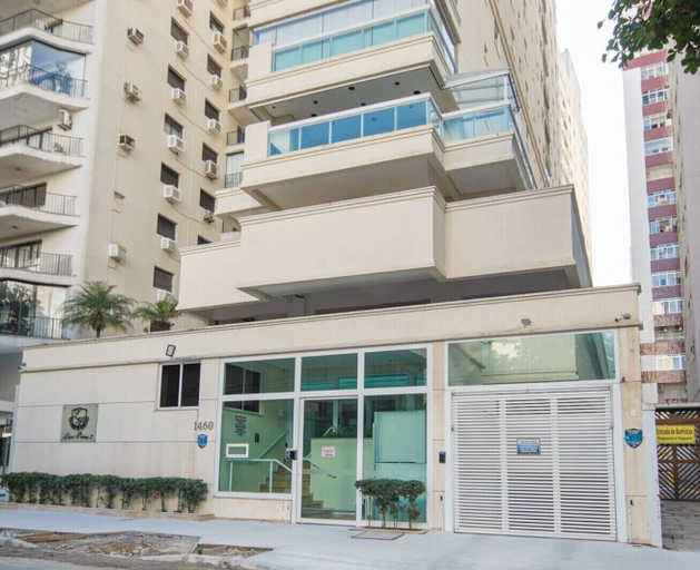 Room 4, Apto pet Friendly c Churrasqueira a 100m da Praia, Guarujá