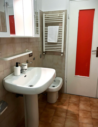 Bathroom 2, Accomodo MIB128 Bivano Bocconi, Milano
