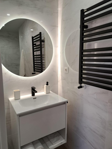 Bathroom 5, La Rua 25, Cantabria